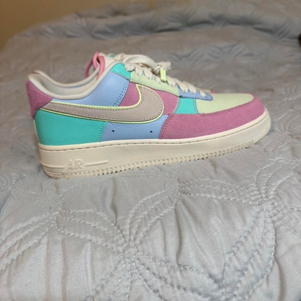 Rare Nike Air Force 1 '07 QS Easter Pastel Sneakers Size 7.5 - Picture 3 of 8